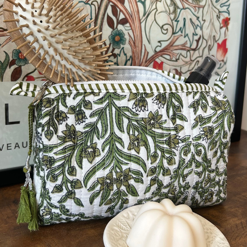 Pochette matelassée à imprimé Block Print – Fleurs blanches