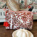 Pochette matelassée à imprimé Block Print – Fleurs blanches